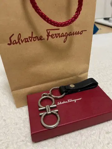Salvatore Ferragamo 키링