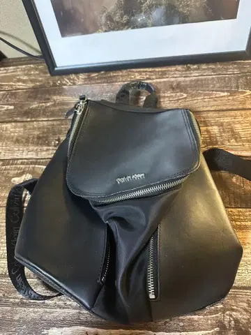 Calvin Klein 캘빈클라인 백팩 가죽 여성용 새상품급