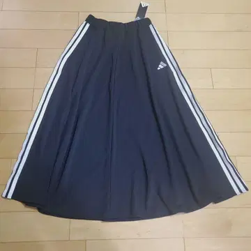 adidas 아디다스 쓰리 스트라이프 롱 플레어 스커트