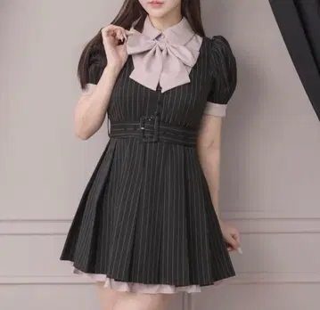 pium 리본 타이 플리츠 미니 원피스 블랙 스트라이프