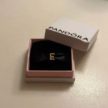 PANDORA 참 알파벳 E 골드 컬러