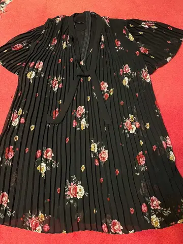 ZARA 꽃무늬 플리츠 원피스 블랙/S