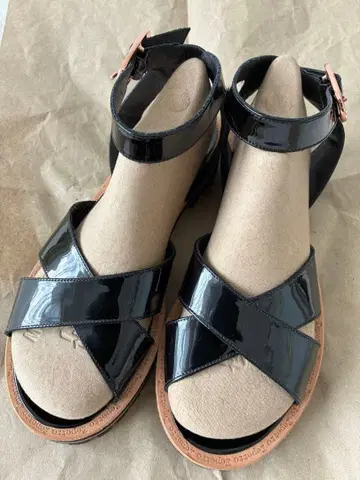 Repetto 에나멜 샌들 블랙 40