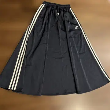 adidas 네이비 플레어 스커트 s