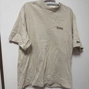 NEW ERA 로고 프린트 반팔 T셔츠 베이지