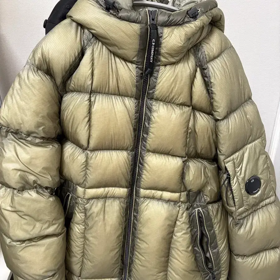 CP 컴퍼니 패딩 25fw 펀가이 색상