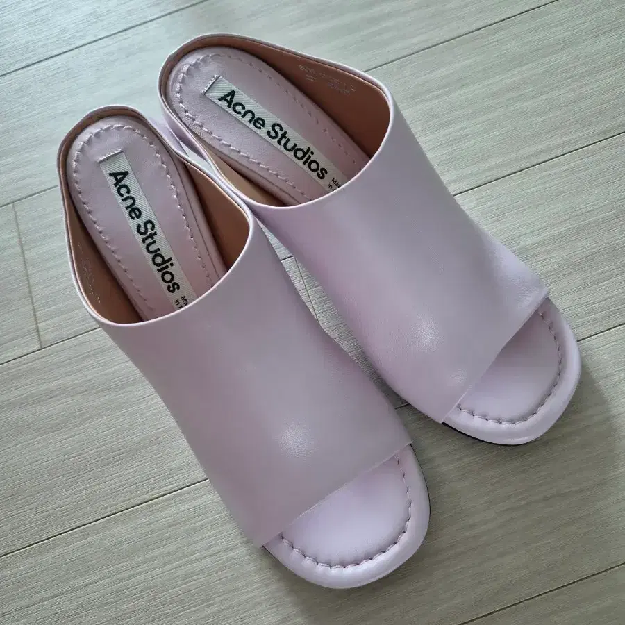 아크네 오픈 토 뮬