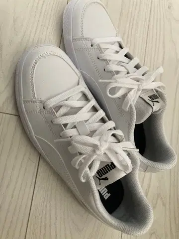 PUMA 화이트 스니커즈