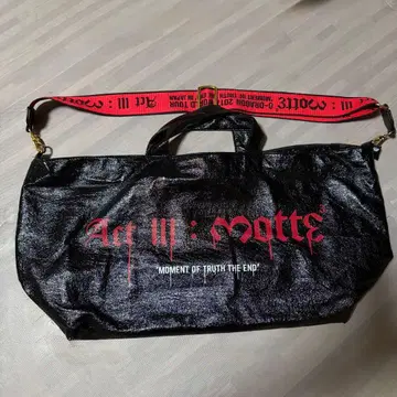 G-DRAGON 지용 ACT III, M.O.T.T.E 토트백