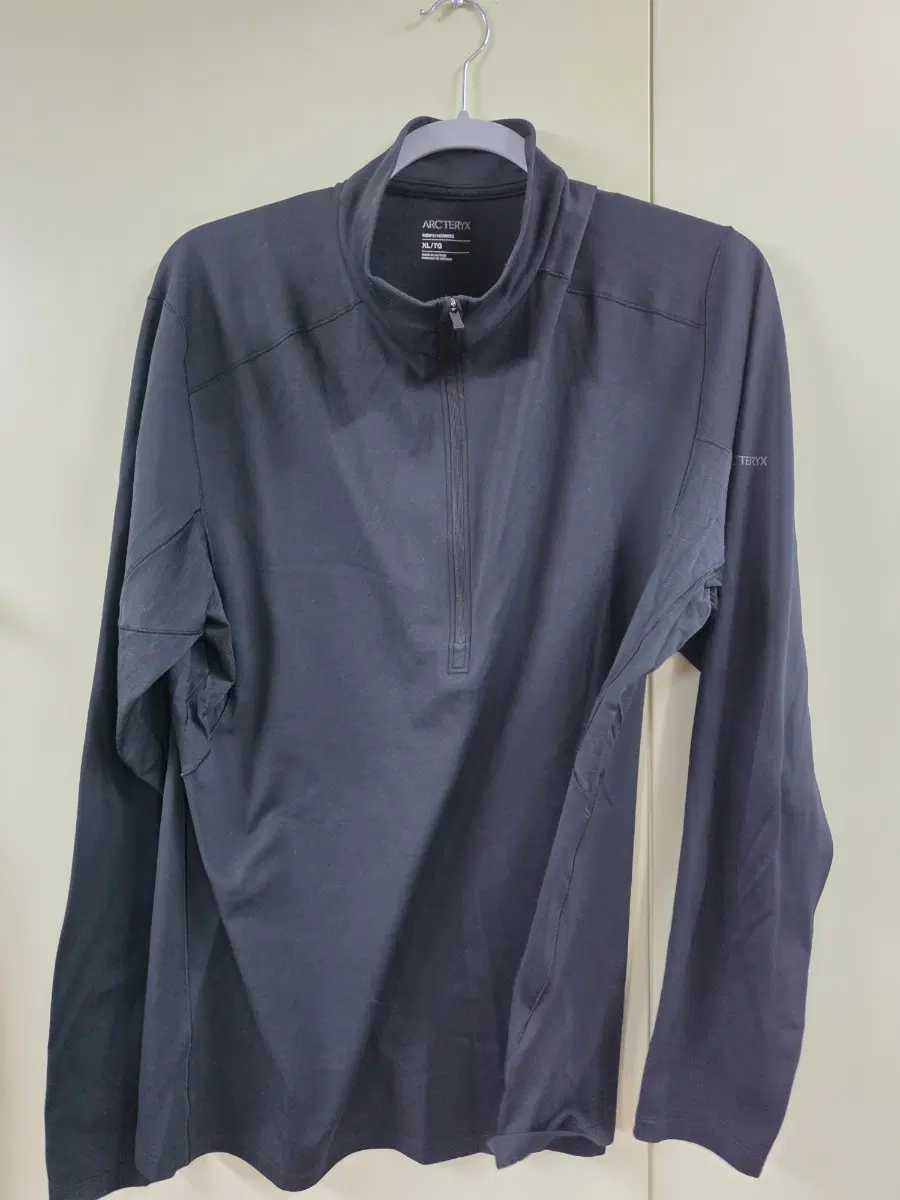 아크테릭스 로LT 짚 넥 블랙 XL
