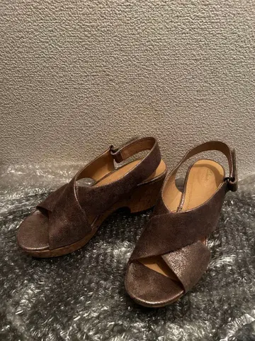 Clarks 샌들 메탈릭 브라운