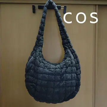 가격 인하 COS 퀼팅 숄더백 그레이 중고/새상품급