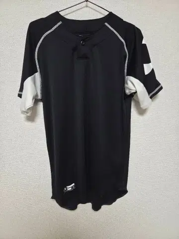 언더아머 UNDER ARMOUR T셔츠 블랙 SM