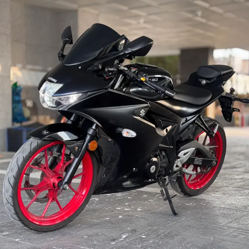 스즈키 GSX-R 125 / 2021년식 / 1.8만 / 머플러 구변 완료
