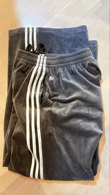 [ 새상품급 ] adidas 벨벳 루즈 트랙 팬츠 차콜 그레이