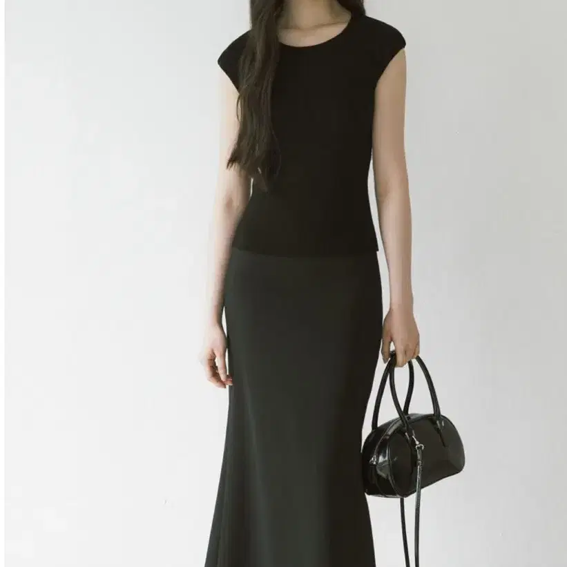 베뉴엣 아델니트 블랙+어스스커트 s