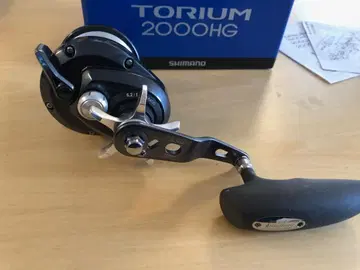 SHIMANO TORIUM 2000HG 파워 핸들 부착 우 핸들 중고품