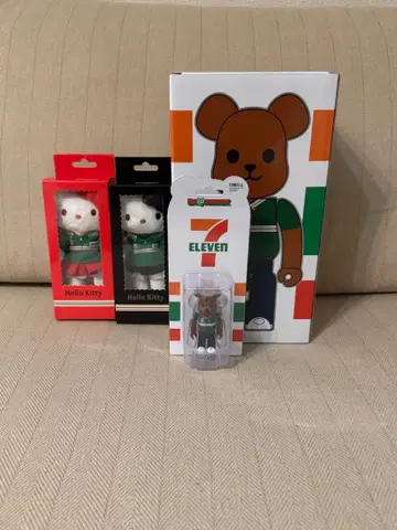 BE@RBRICK 7-11 베어브릭 400% & 헬로키티 4개 세트