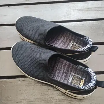 SKECHERS GO WALK 30주년 기념 슬립온 8.5인치 새상품급