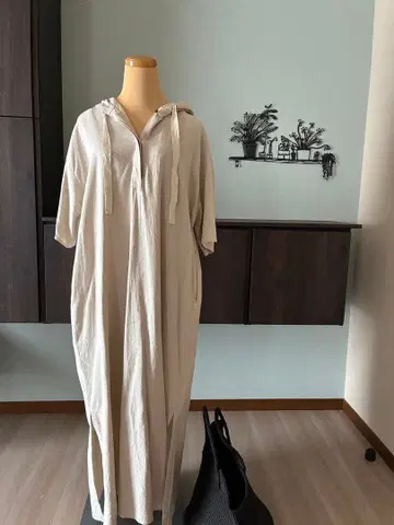 에트레토쿄 후드 부착 반팔 맥시 길이 원피스 린넨 혼방