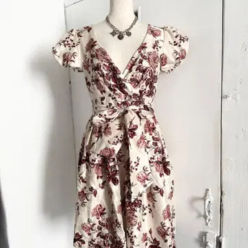 택 포함 L'ESTROSE 레스트로즈 장미 올 패턴 무릎 기장 반팔 원피스