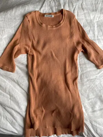 AURALEE GIZA HIGH GAUGE RIB KNIT TEE