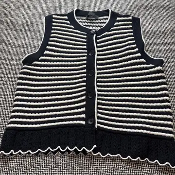 ZARA 니트 베스트 보더 무늬 프론트 버튼