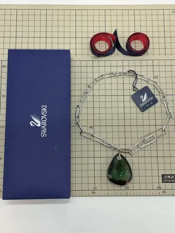 38 SWAROVSKI 스와로브스키 패러렐 펜던트 티어드롭