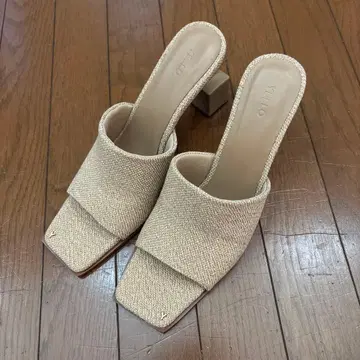 Yello 샌들 뮬