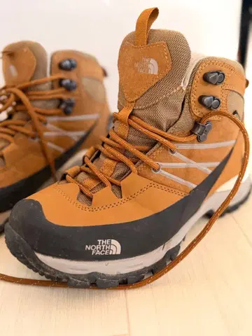 THE NORTH FACE 트레킹 슈즈 브라운