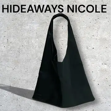[택 포함] HIDEAWAYS 니콜 트라이앵글 숄더백 블랙