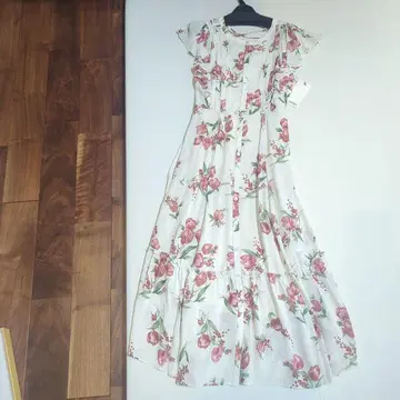 SNIDEL 꽃무늬 슬리브리스 원피스