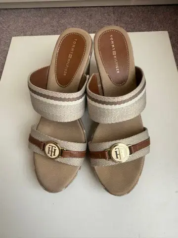 TOMMY HILFIGER 샌들