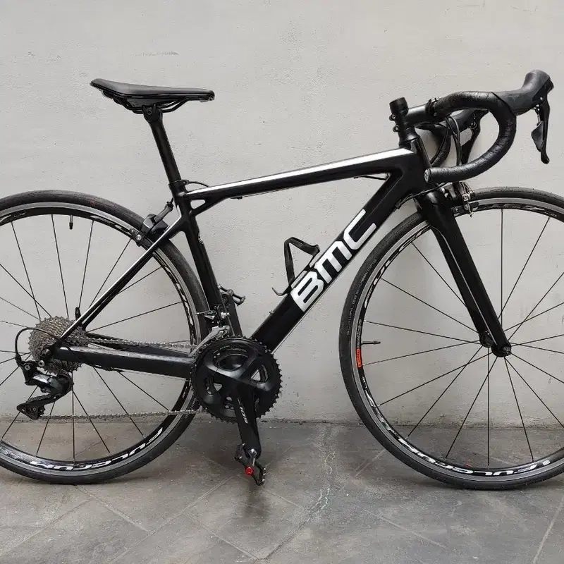 상태 좋은 스위스 브랜드 19년 BMC 팀머신 slr03 one 카본 로드자전거 47사이즈 팔아요.