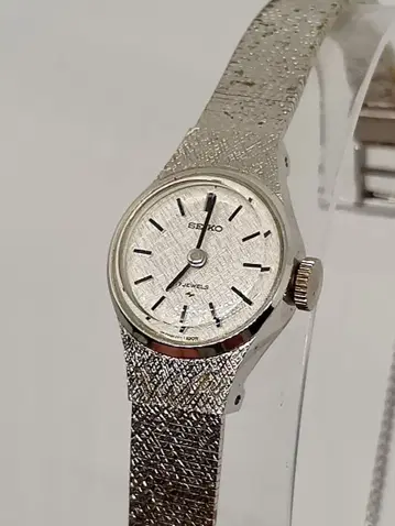 SEIKO 여성용 수동 와인딩 시계 실버 컬러 작동