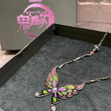 [ 귀멸의 칼날 x ANNA SUI ] 코쵸우 시노부 목걸이