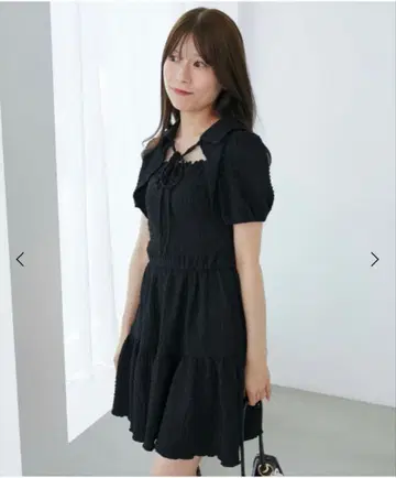 MAJESTIC LEGON 카라 부착 데콜테 오픈 미니 원피스 (블랙)