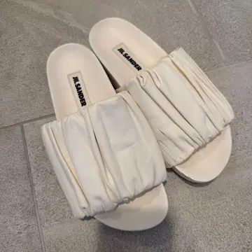 가격 인하 JIL SANDER 개더 가죽 샌들 화이트