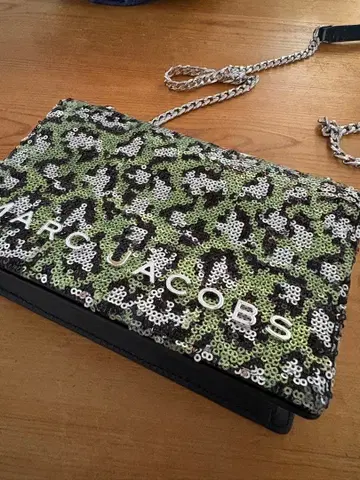 MARC JACOBS 레오파드 무늬 스팽글 숄더백