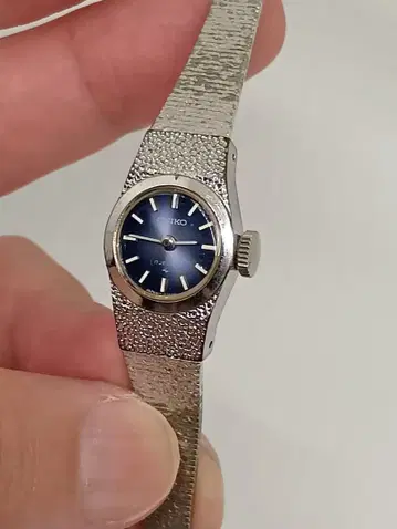 SEIKO 여성용 수동 와인딩 시계 블루 다이얼 작동