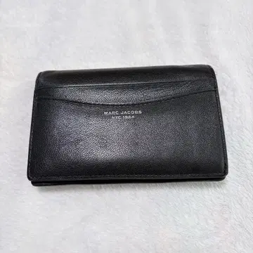 MARC JACOBS 2단 접이식 지갑 블랙