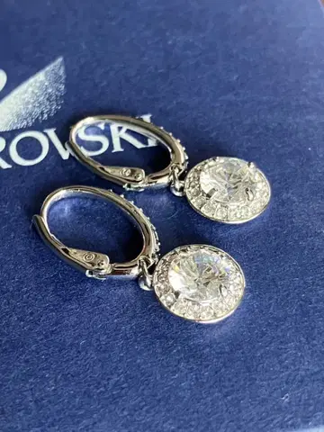 SWAROVSKI 스와로브스키 귀걸이 [양쪽 귀용] 후프 크리스탈