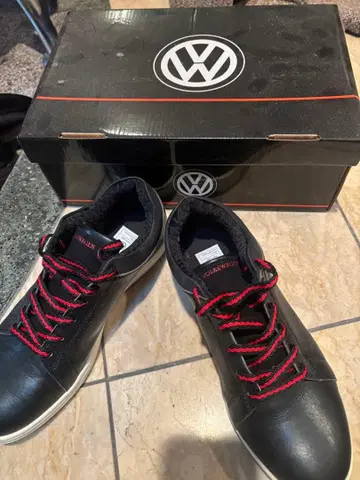 Volkswagen 스니커즈 블랙 레드