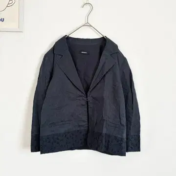 맥스앤코 7부 소매 테일러드 자켓 자수 디자인 깔끔