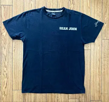SEAN JOHN 로고 자수 백에 SEAN 로고 티셔츠 블랙