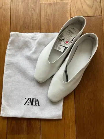 ZARA 가죽 화이트 플랫슈즈 39사이즈 미사용 새상품