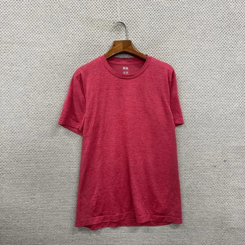 유니클로 반팔티 M D08932