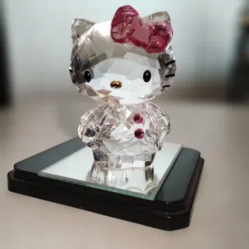 스와로브스키 Hello Kitty 크리스탈 피규어