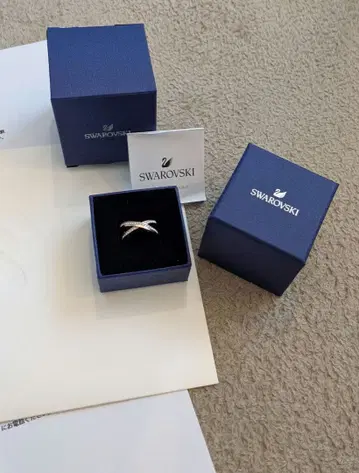 SWAROVSKI 스와로브스키 크로스 디자인 반지 11호 골드