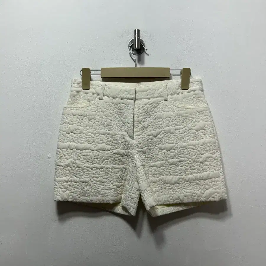 디즈니 패턴 퀼팅 여성  반바지 아이보리 70